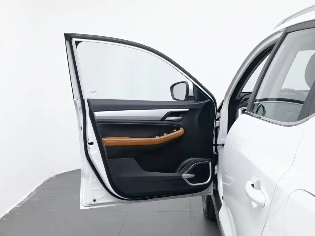 Фото 8 - Geely Emgrand X6