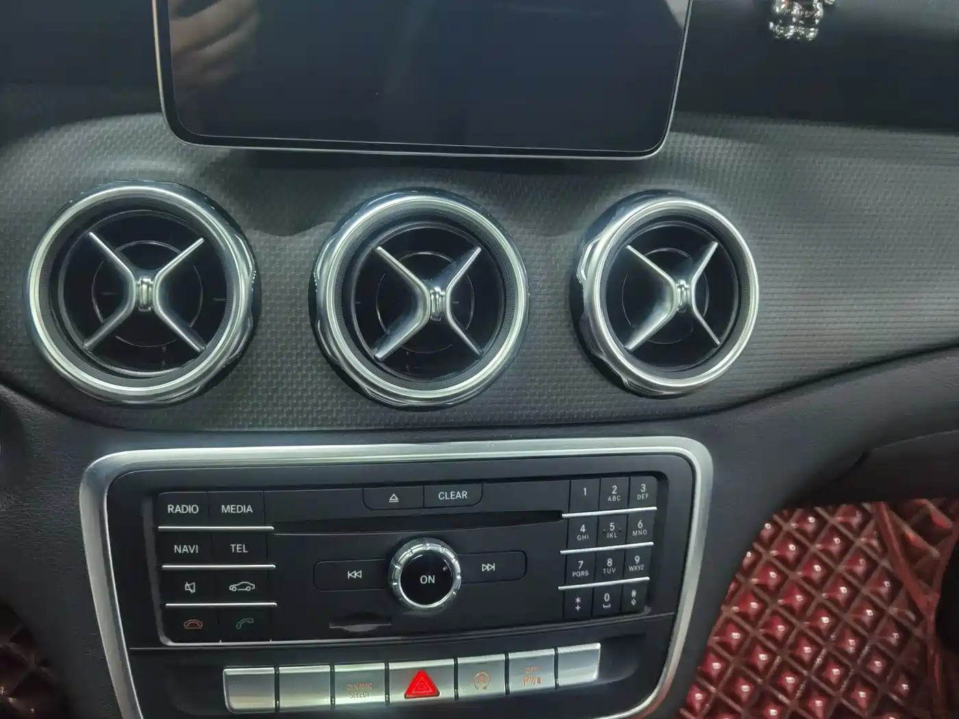 Mercedes-Benz GLA 2018 GLA 200 Dynamic фото 12