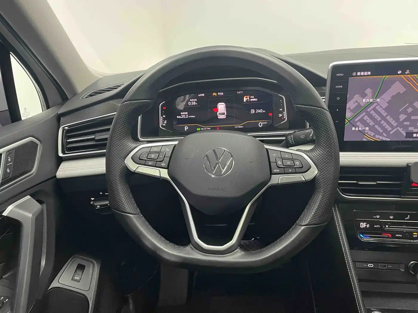 Volkswagen Tiguan L 2023 Facelift 330TSI Automatic 2WD Smart Edition фото 13