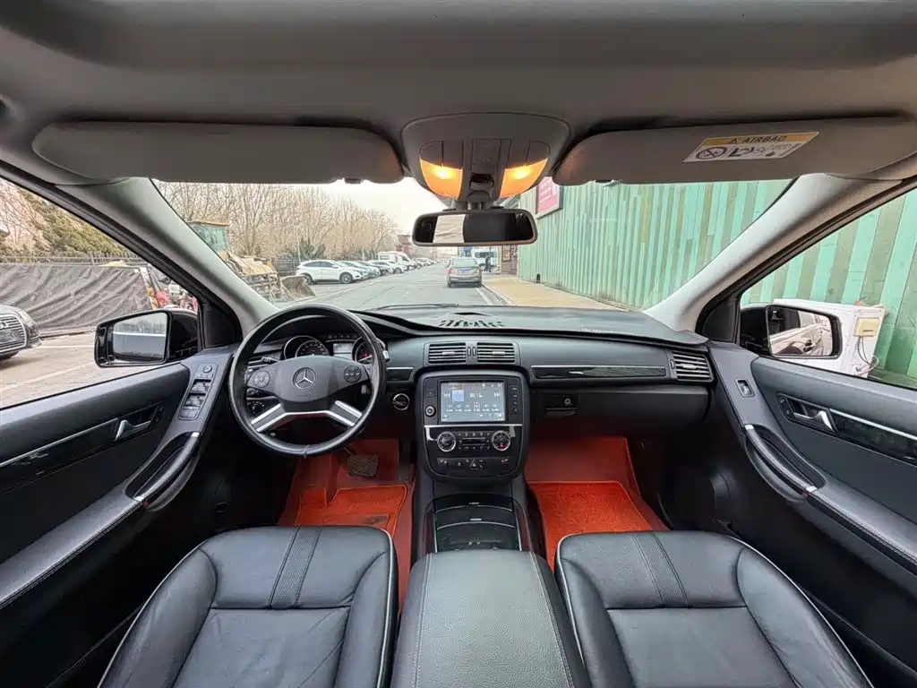 Mercedes-Benz R-Class 2017 R 320 4MATIC Luxury Collector's Edition фото 4
