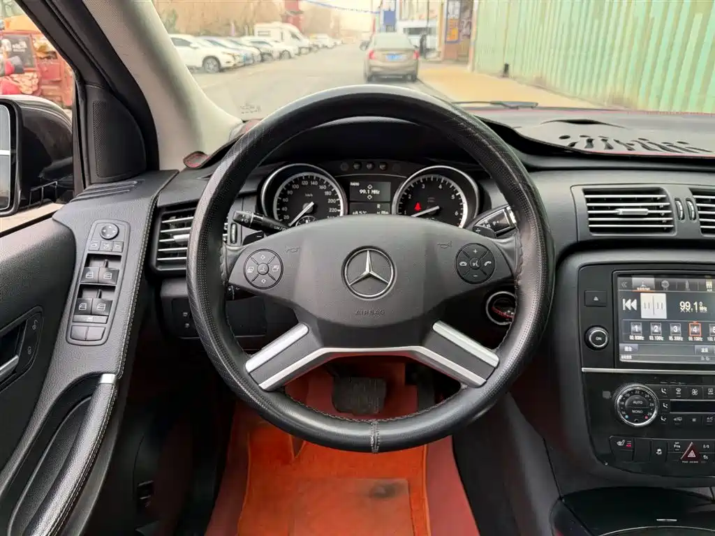 Mercedes-Benz R-Class 2017 R 320 4MATIC Luxury Collector's Edition фото 5