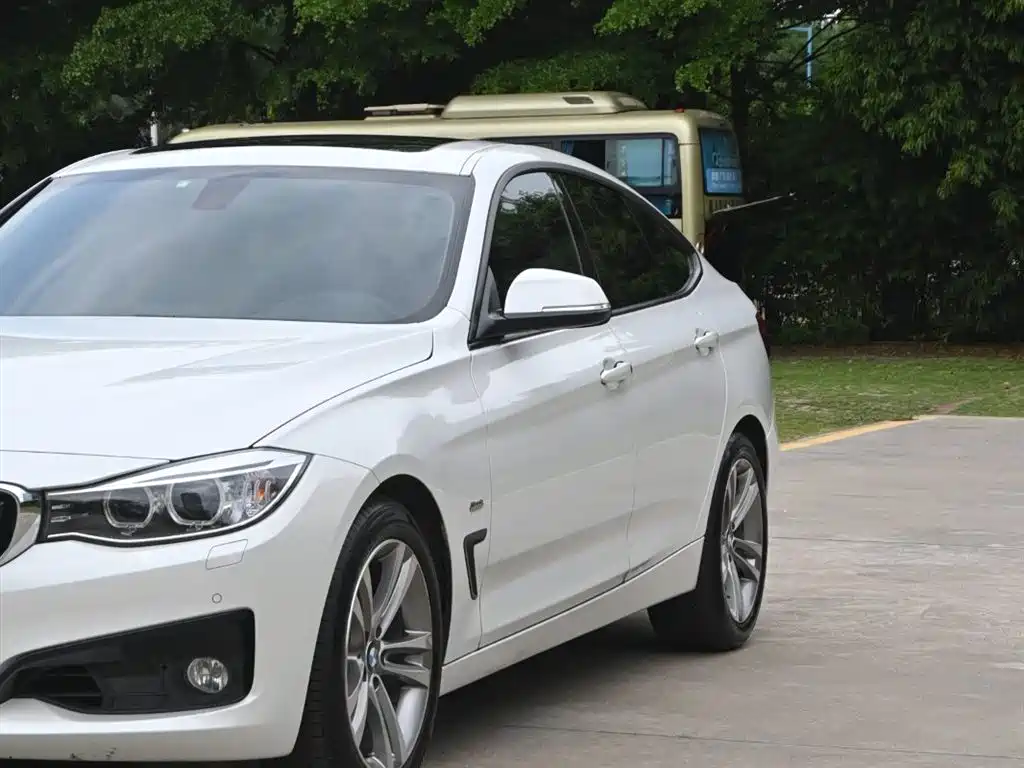 BMW 3 Series GT 2016 320i Design Package фото 9