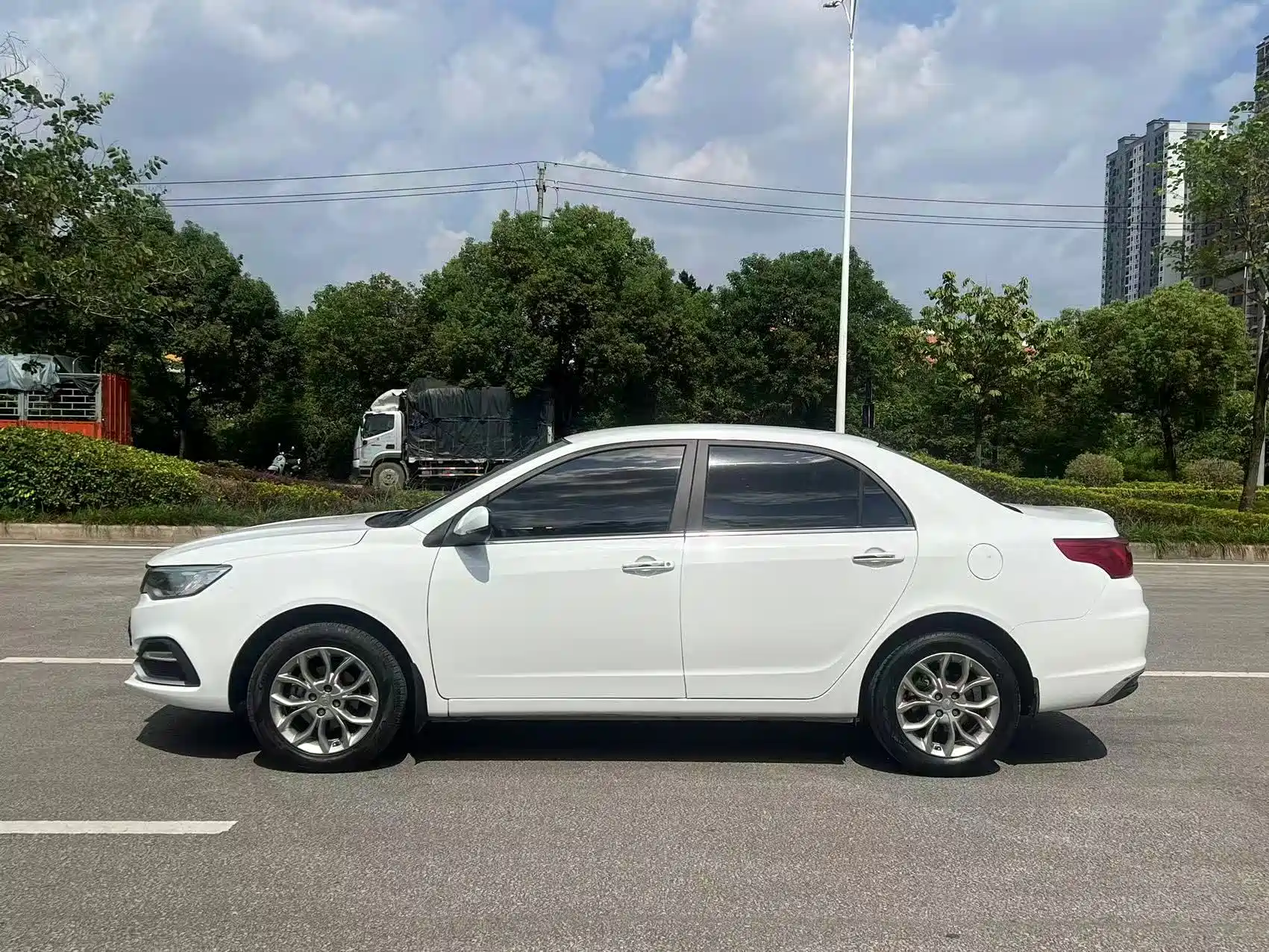 Фото 4 - Geely Vision