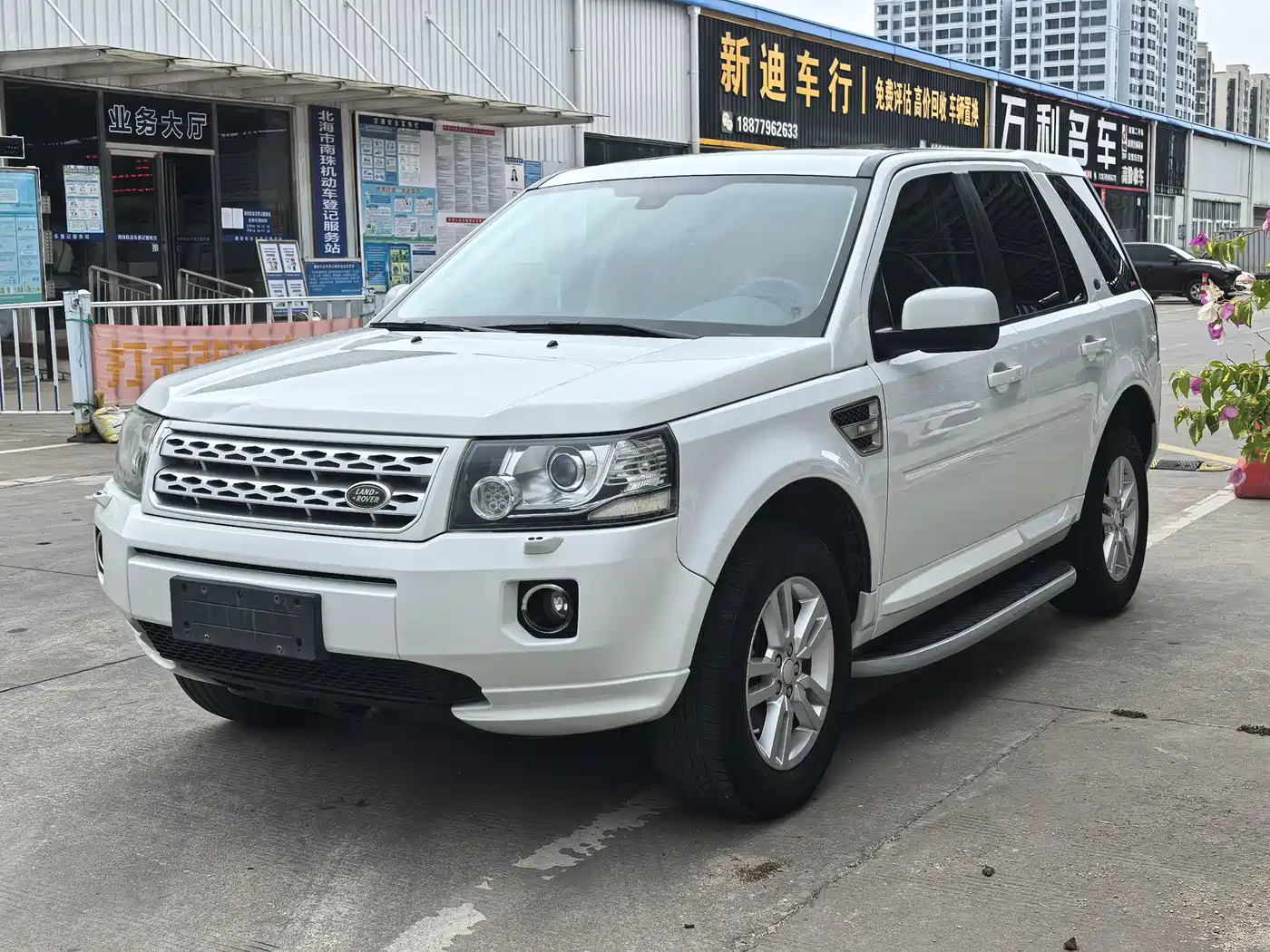 Land Rover Freelander 2 2014 2.0T Si4 SE Gasoline Edition фото 2