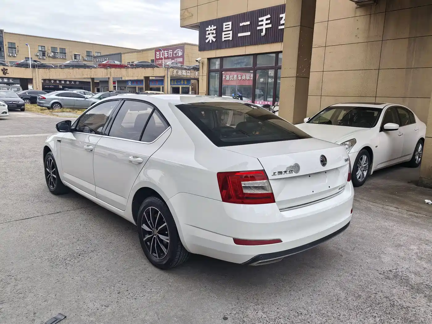 Škoda Octavia 2017 1.6L Automatic Smart Edition фото 3