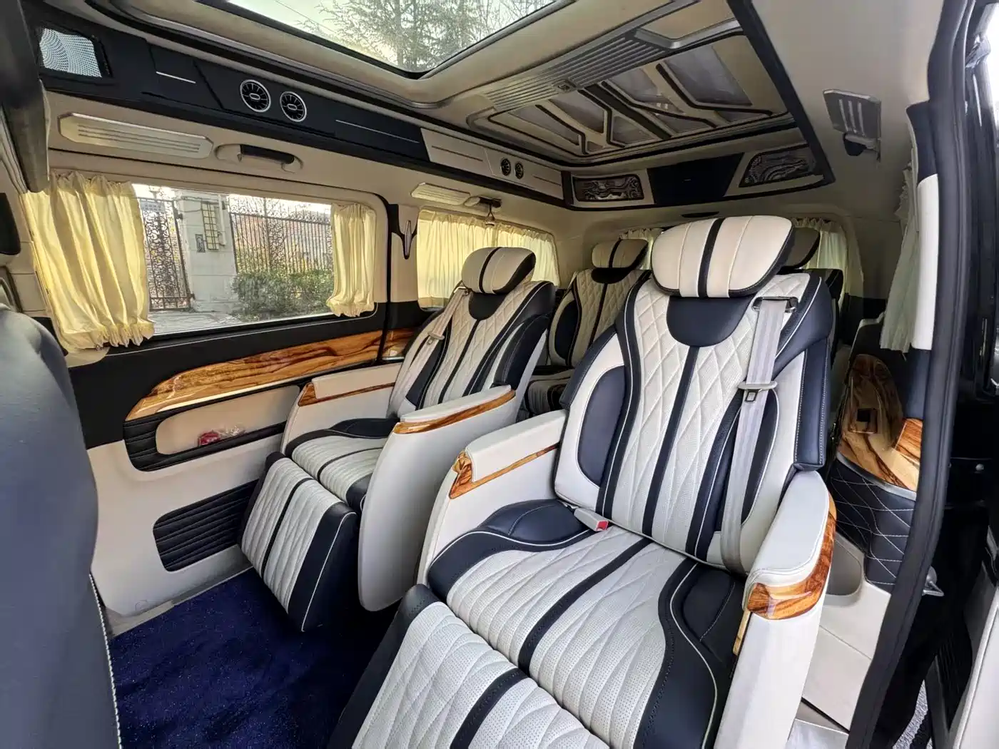 Mercedes-Benz V-Class 2020 Model V 260 L Long Wheelbase Luxury фото 15