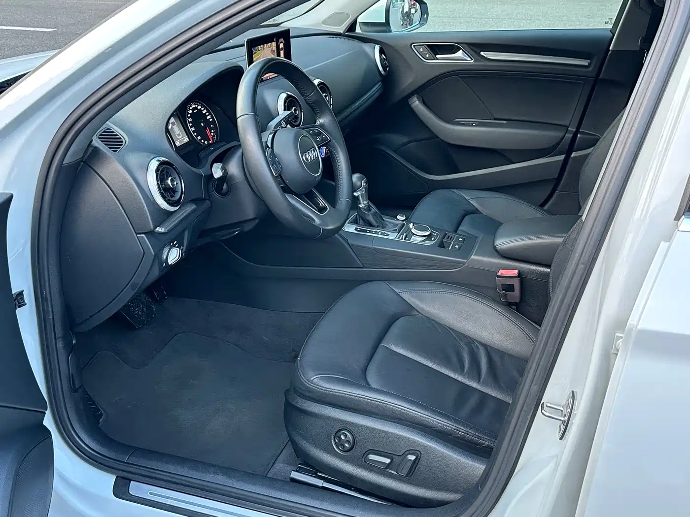 Audi A3 2018 30th Anniversary Limousine 40 TFSI Style фото 4