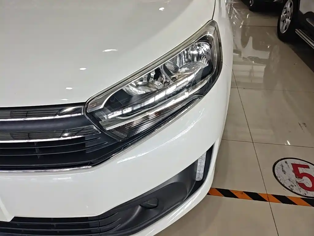 Citroën C4 C-Quatre 2016 2016 1.6L Automatic Luxury Model