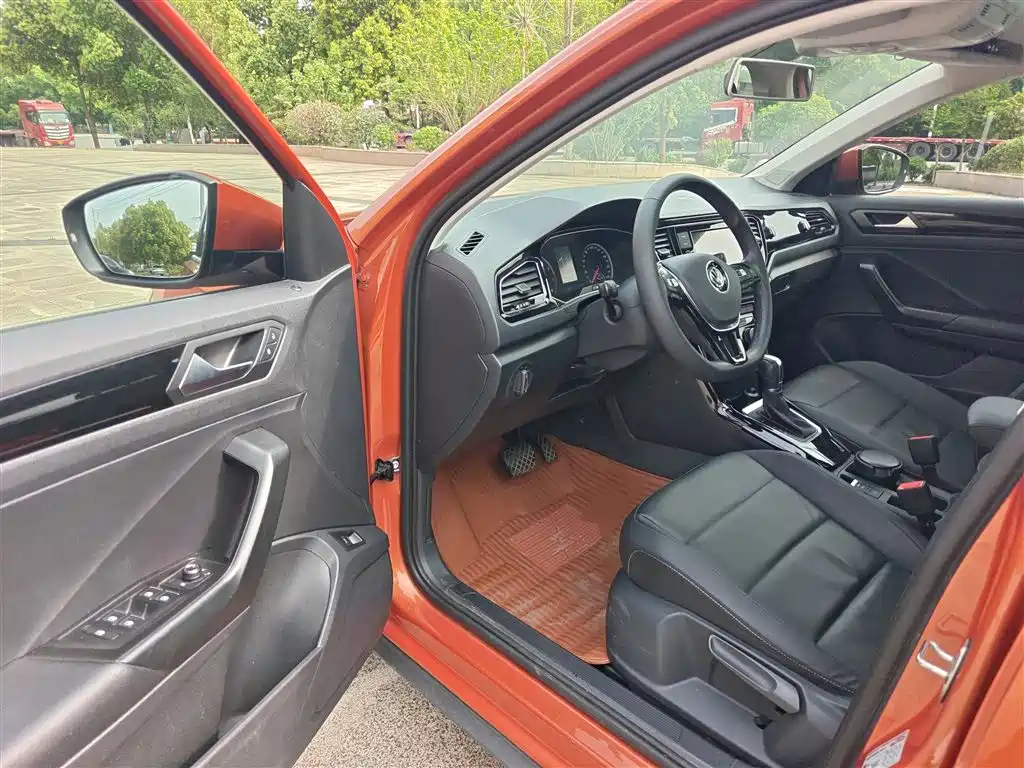Volkswagen T-ROC 2019 280TSI DSG 2WD Comfort Version China VI фото 12