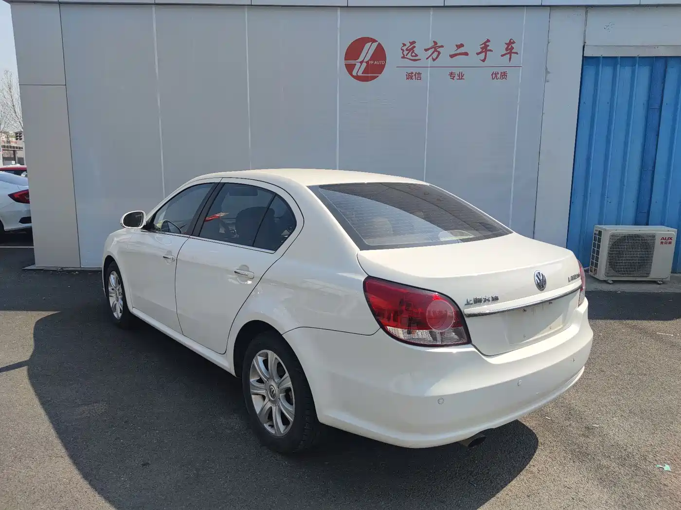 Volkswagen Lavida 2011 1.6L Automatic Pinya Edition фото 8