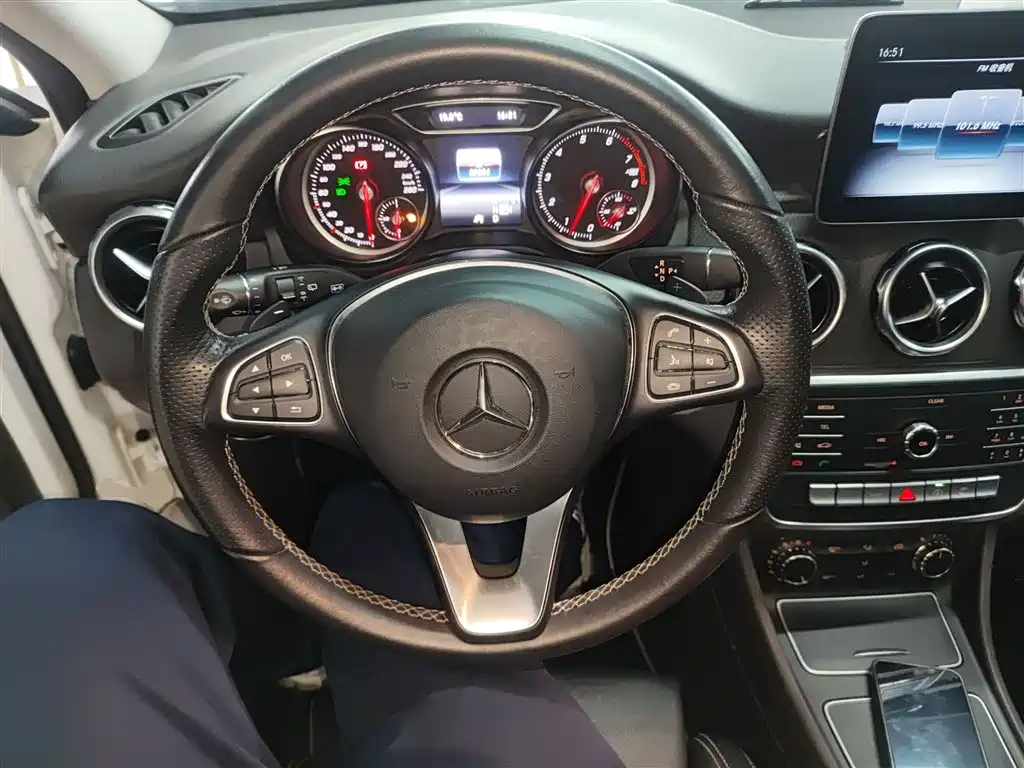 Mercedes-Benz GLA 2018 GLA 200 Dynamic фото 7
