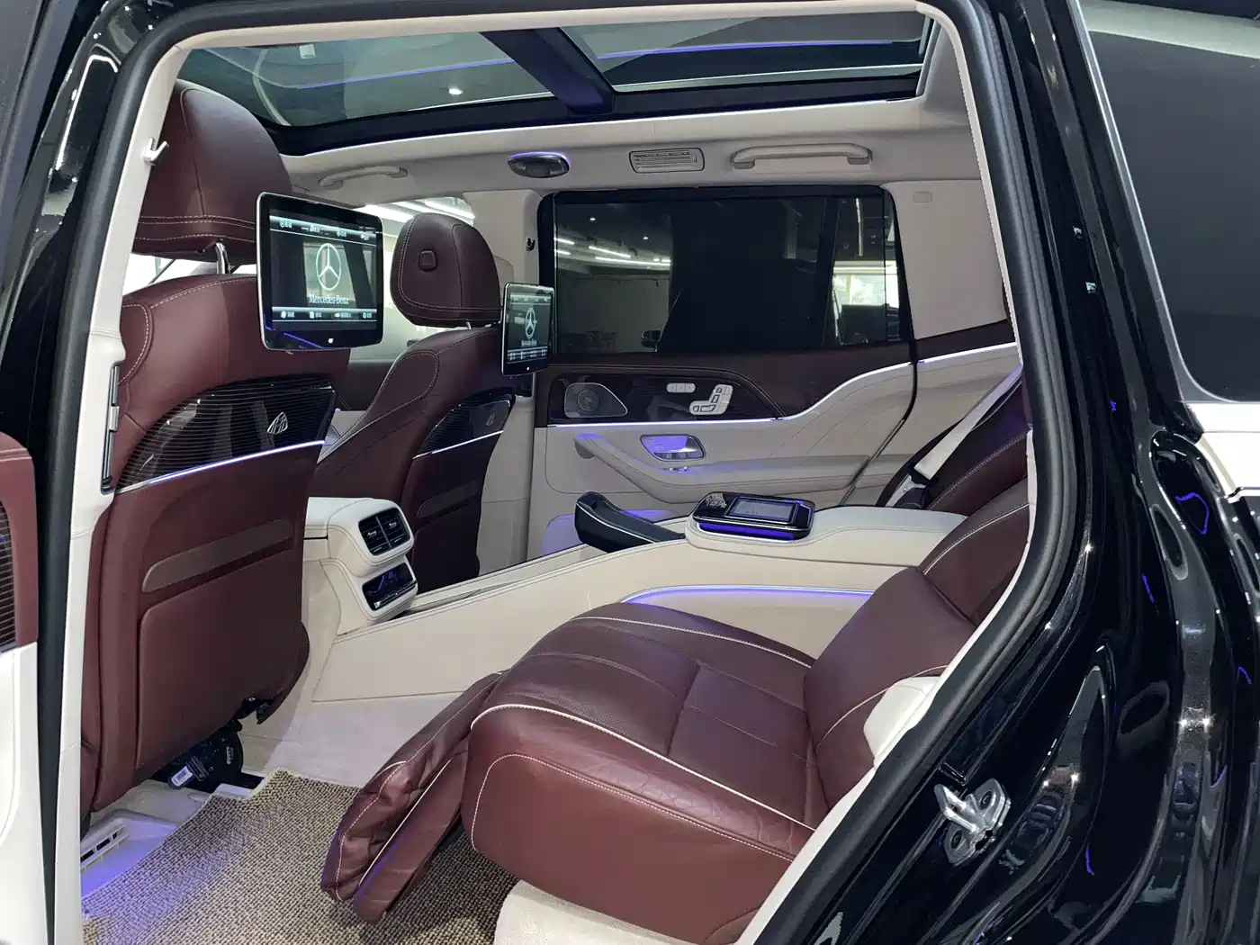 Mercedes-Benz Maybach GLS 2021 GLS 600 4MATIC Etiquette Edition фото 21