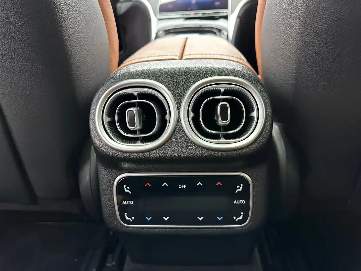 Mercedes-Benz GLC 2024 GLC 260 L 4MATIC Luxury 5-seater фото 18