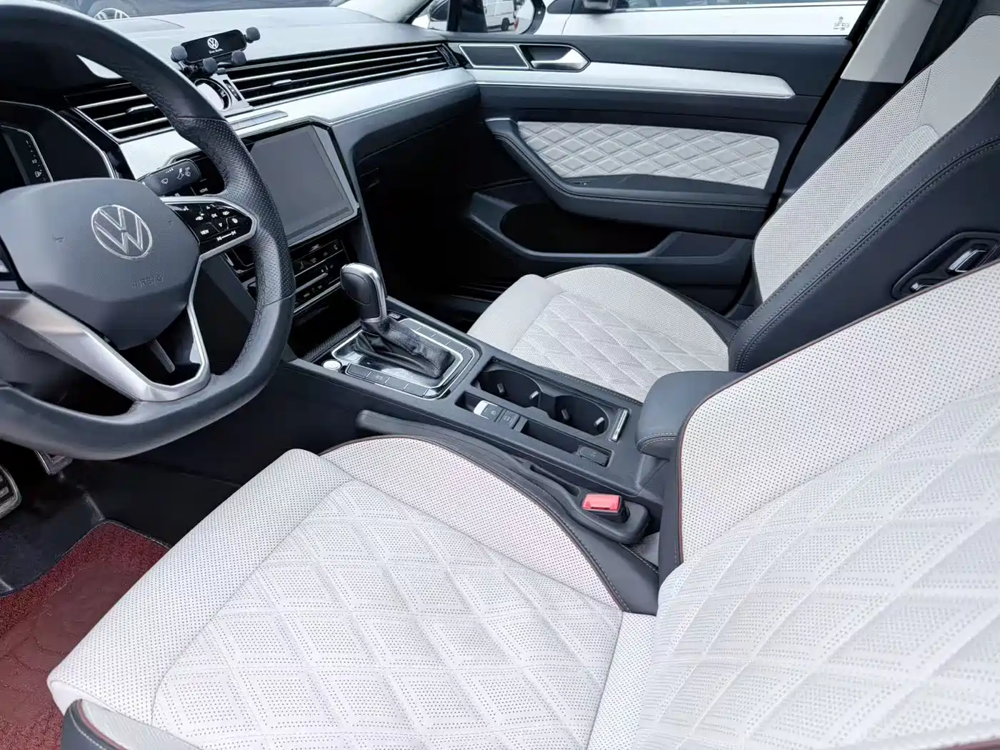 Volkswagen Magotan 2023 Model 2 Million Commemorative Edition 330TSI DSG Luxury фото 10