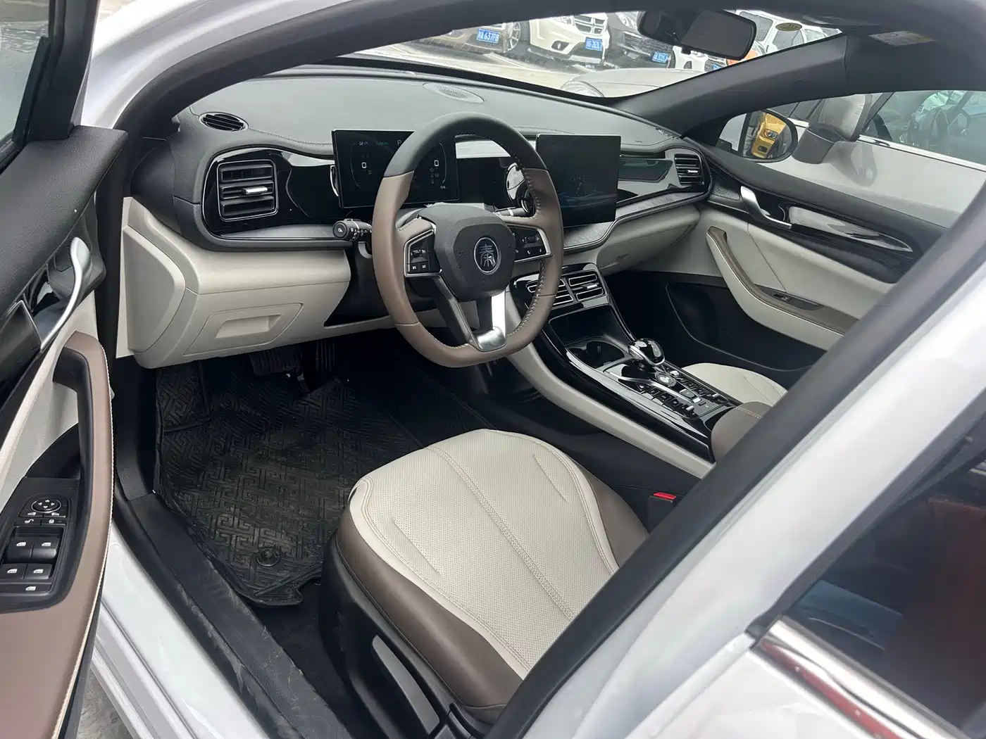 BYD Qin PLUS 2024 Glory Edition DM-i 55KM Leading фото 7