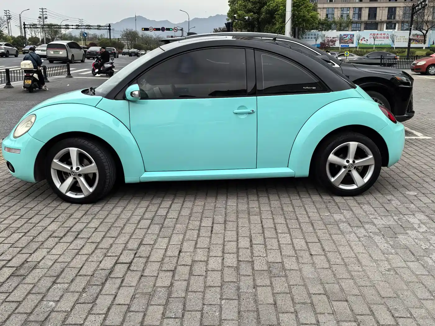 Volkswagen Beetle 2008 1.8T AT Luxury фото 2