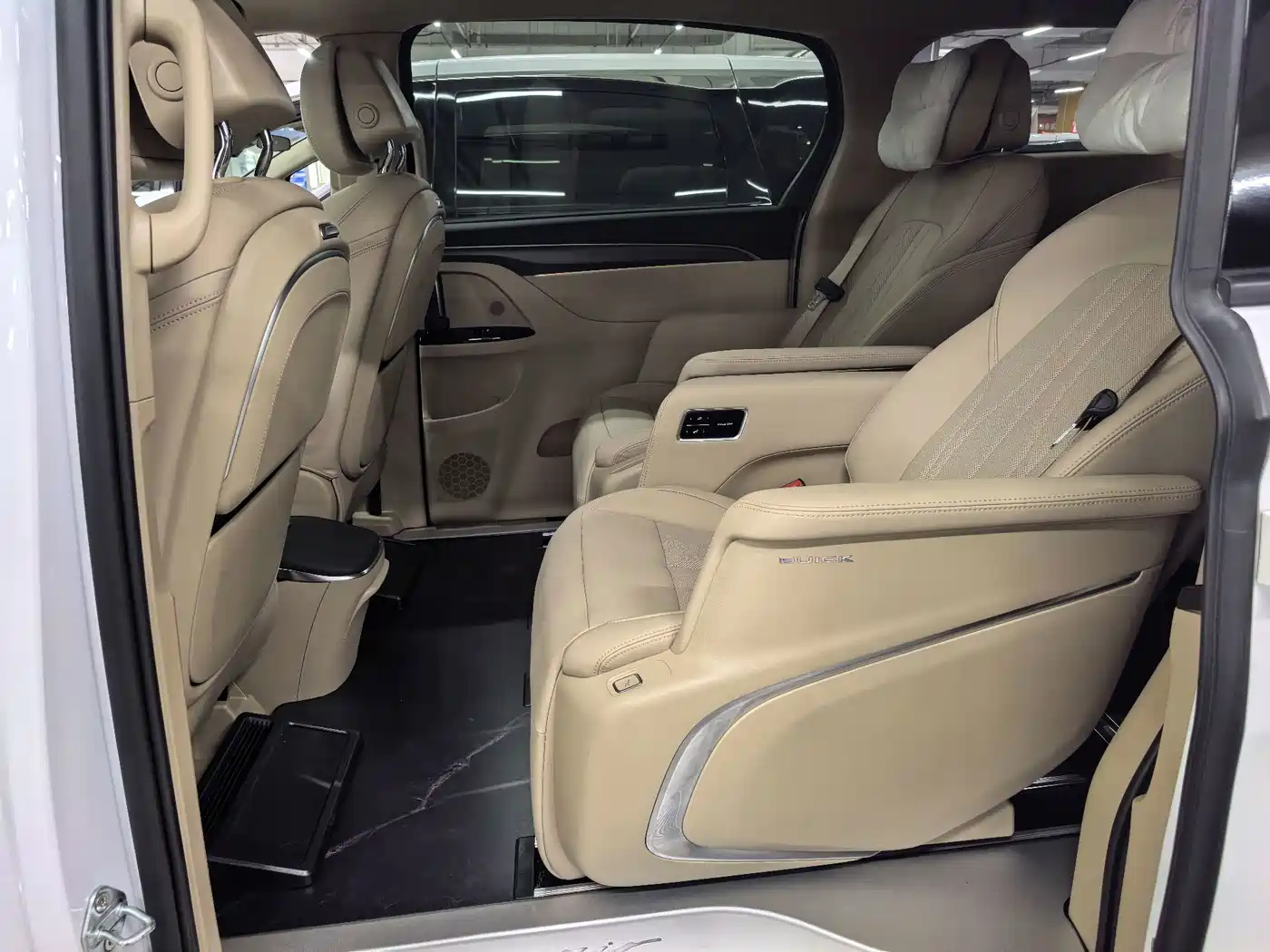  Buick Buick GL8 New Energy 2025 Land Honor Premium Edition 7-Seater 6