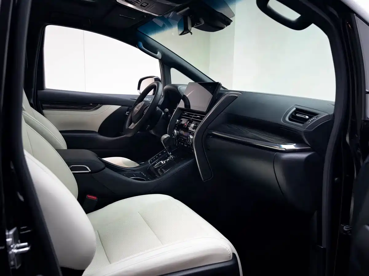Lexus LM 2020 300h Seven-Seater Elegance Edition фото 12