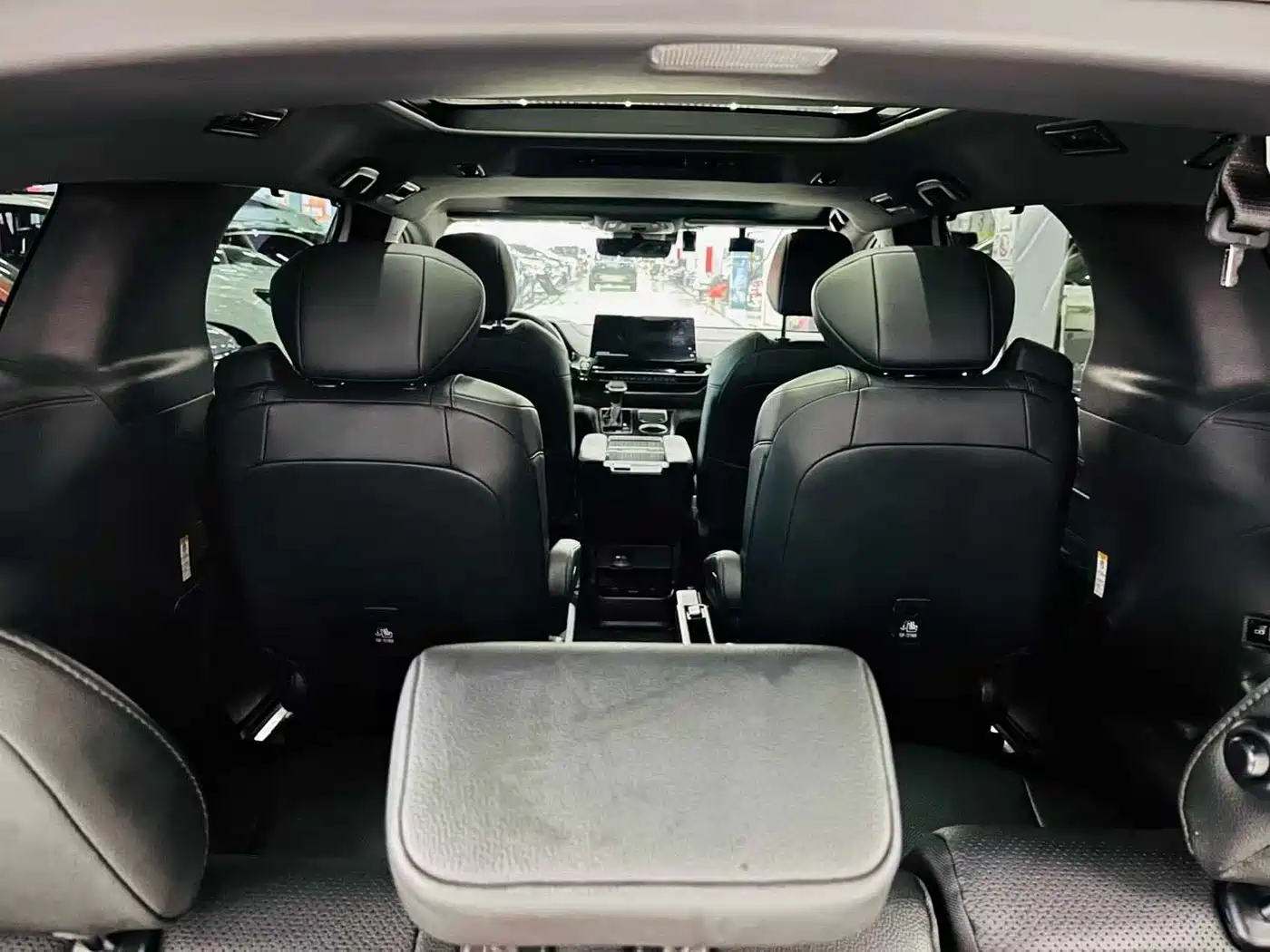 Toyota Sienna 2023 2.5L Hybrid Ultimate Edition фото 10