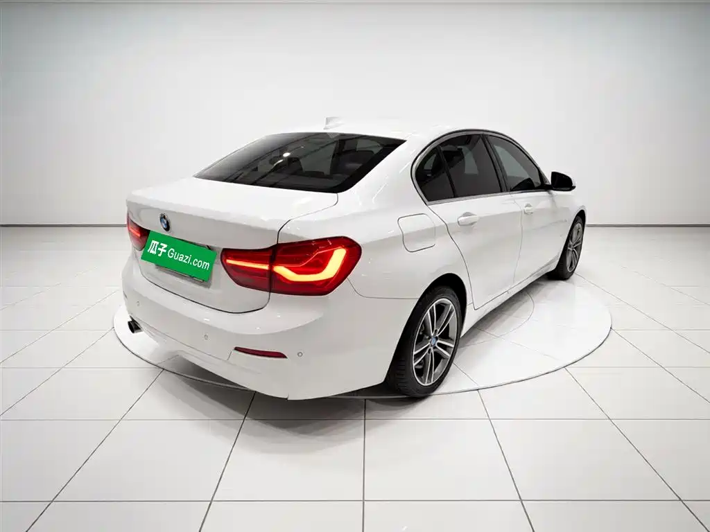 BMW 1 Series 2019 118i Fashion Edition фото 5