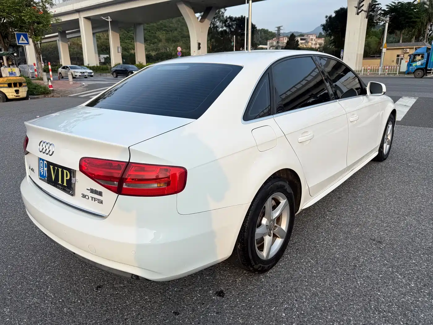 Audi A4L 2013 30 TFSI Automatic Comfort фото 5