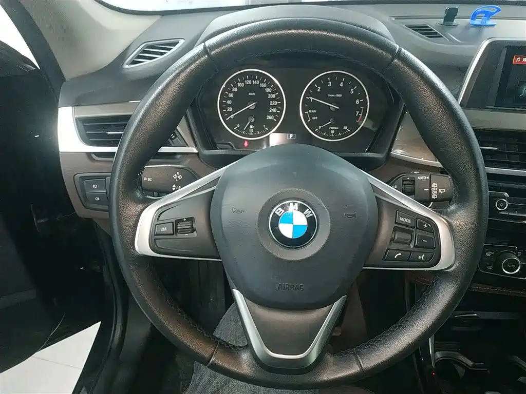 BMW X1 2018 sDrive18Li Premium Model фото 7
