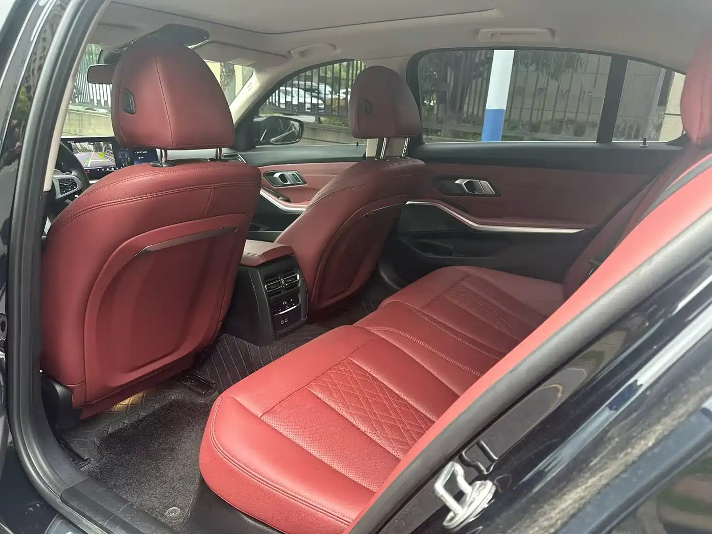 BMW 3 Series 2024 325Li M Sport Package фото 8