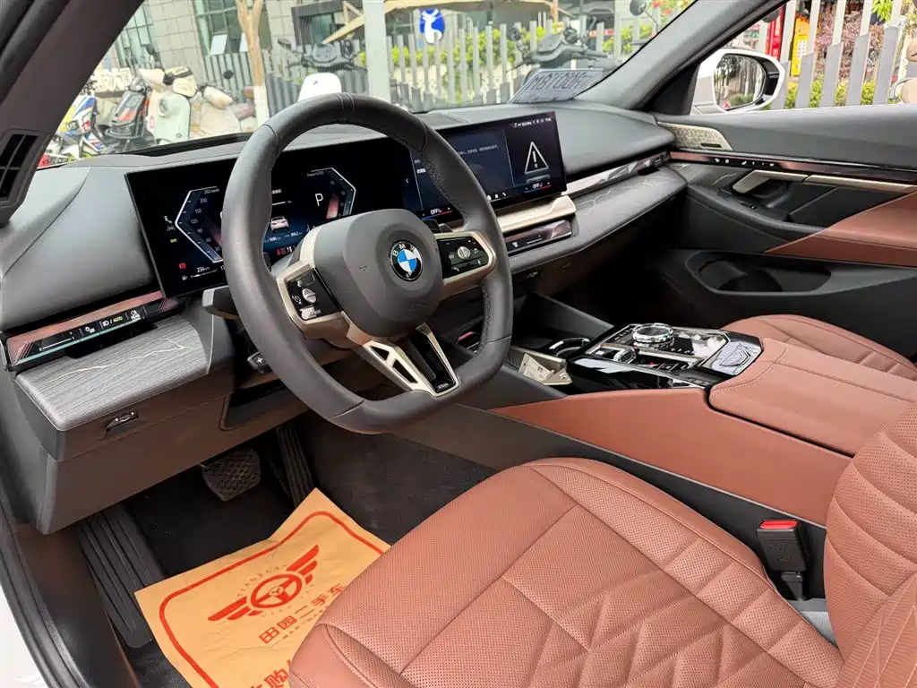 BMW 5 Series 2025 530Li Premium M Sport Package фото 7