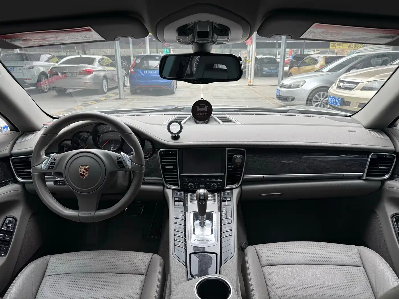 Porsche Panamera 2010 Panamera 4 3.6L фото 6