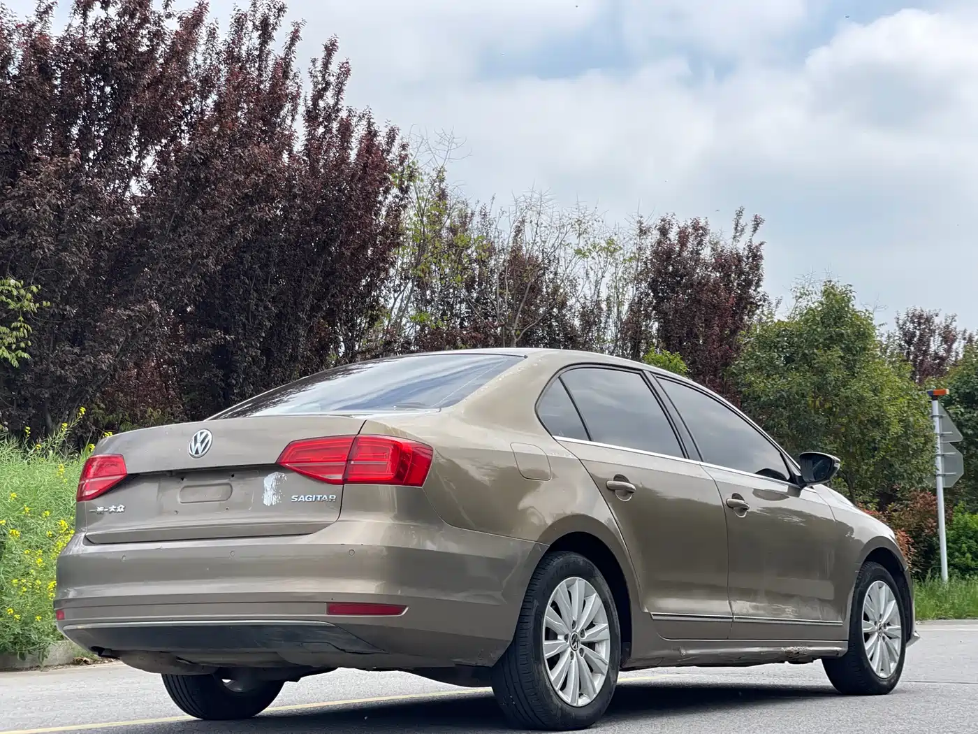 Volkswagen Sagitar 2015 1.6L Automatic Comfort фото 6