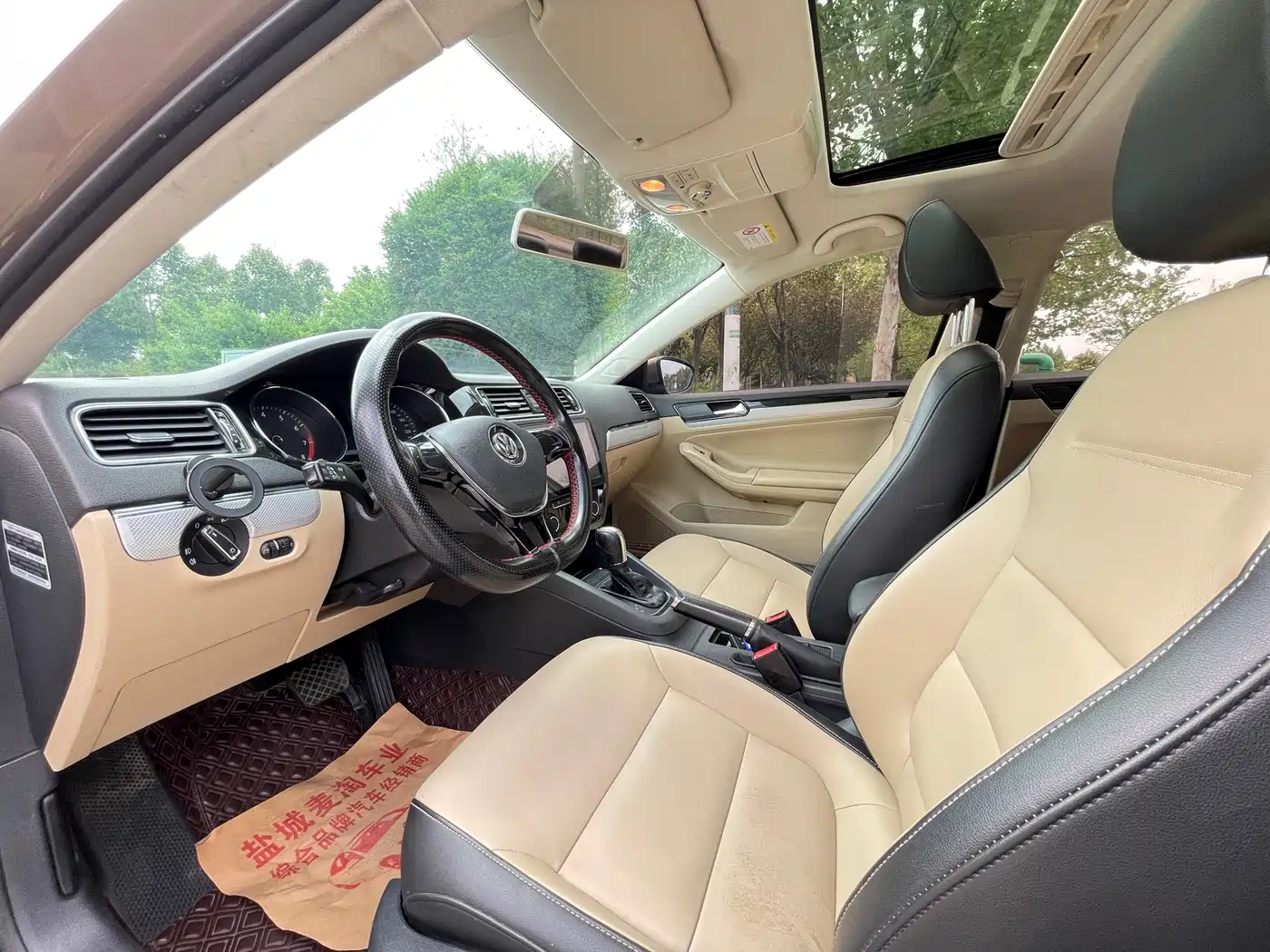 Volkswagen Sagitar 2015 1.6L Automatic Comfort фото 8