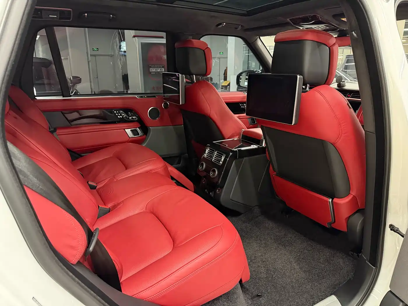 Land Rover Range Rover 2022 3.0 L6 400PS Prestige Genesis Extended Edition фото 11