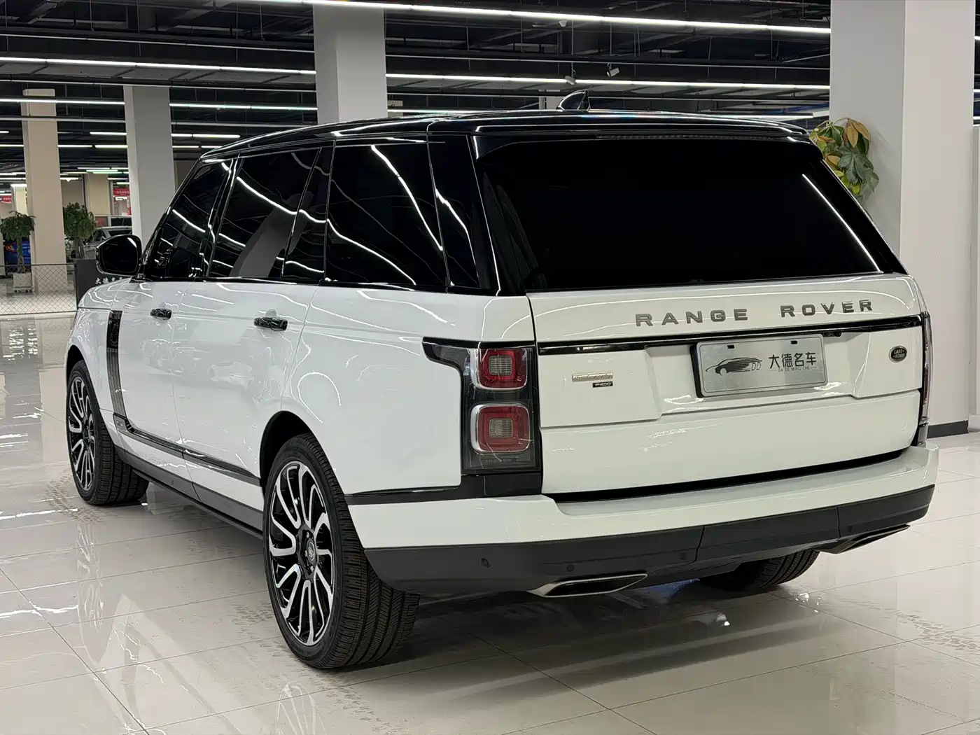 Land Rover Range Rover 2022 3.0 L6 400PS Prestige Genesis Extended Edition фото 6