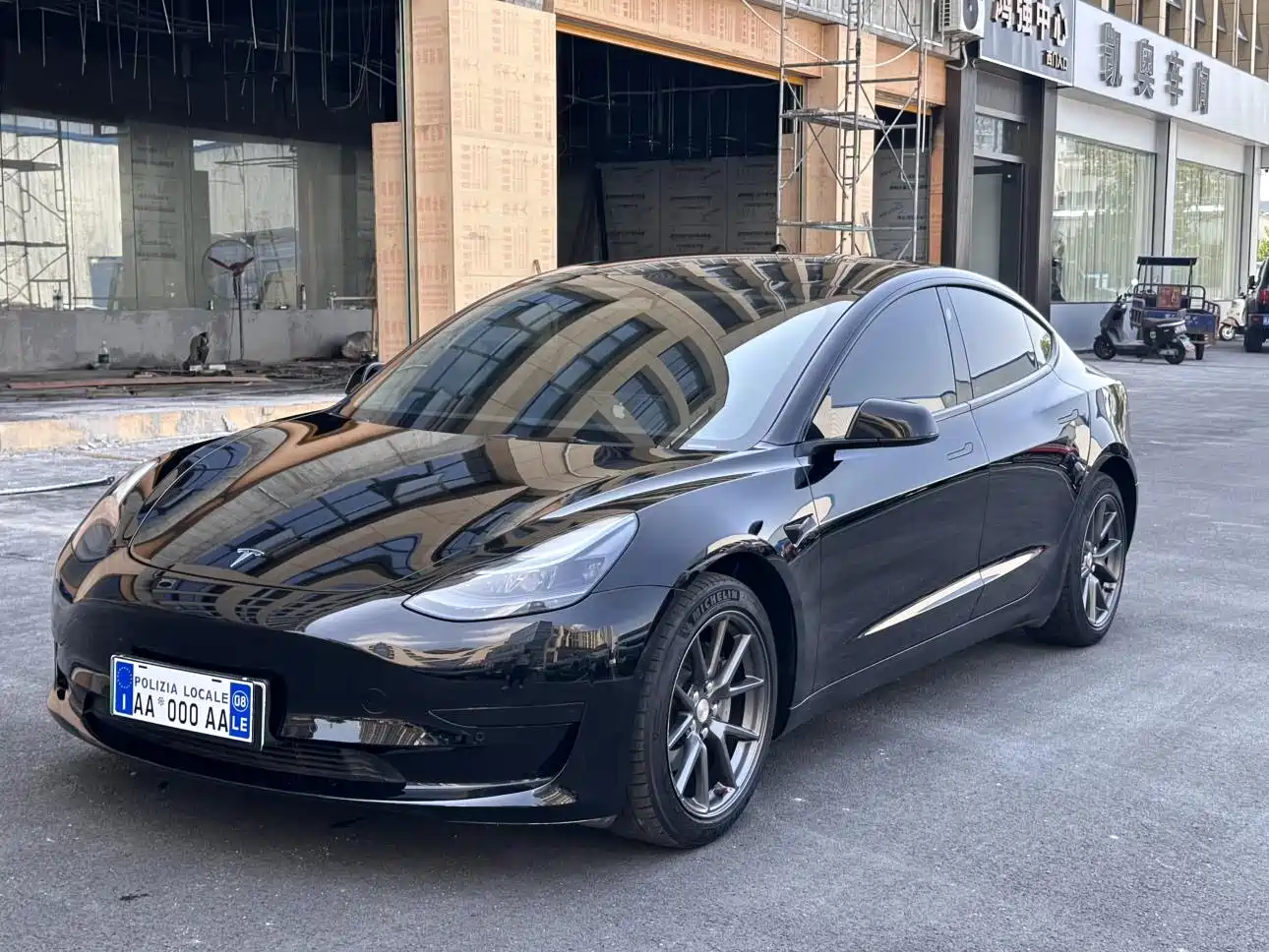 TESLA MODEL 3