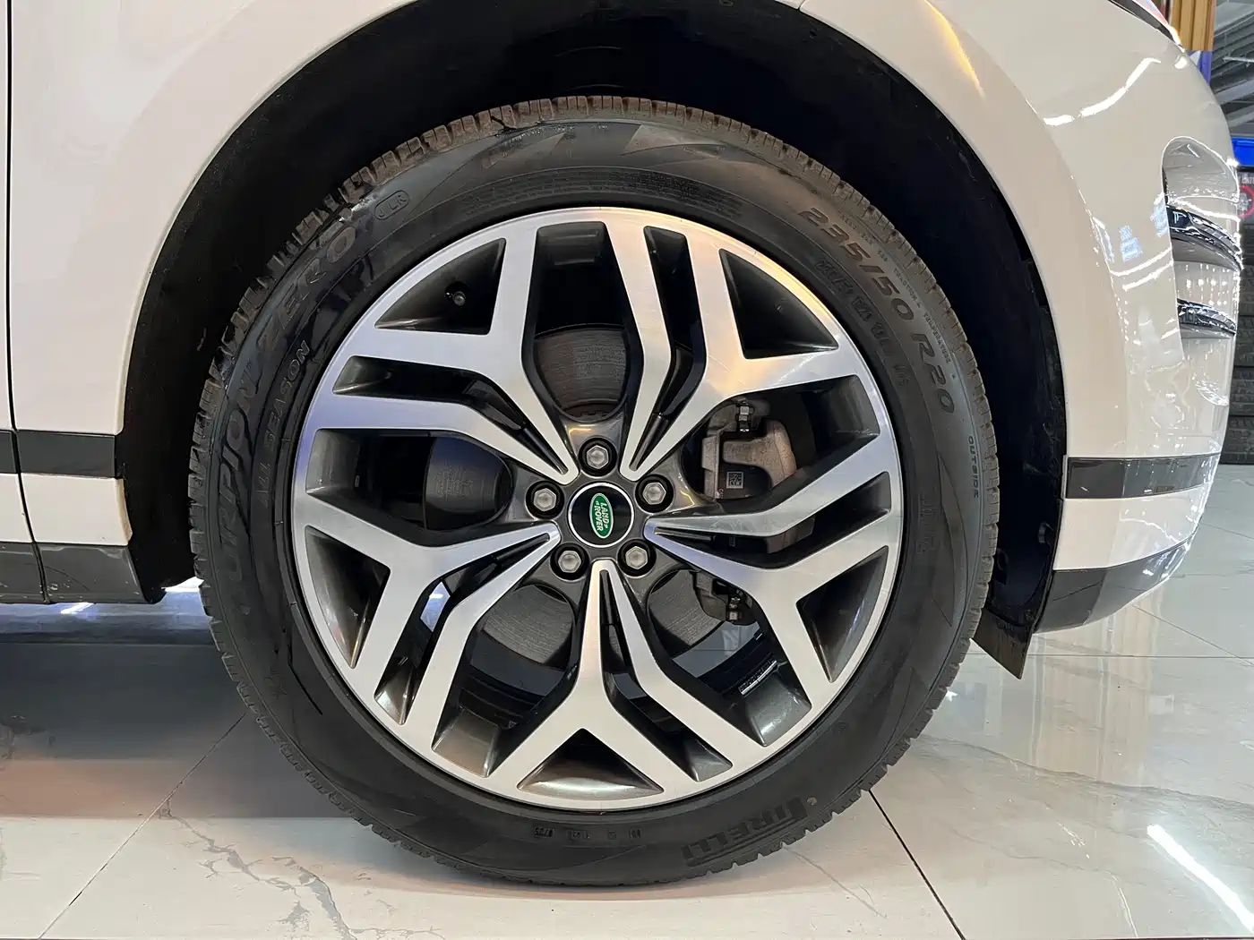 Land Rover Range Rover Evoque 2023 Range Rover Evoque L 249PS Luxury Edition фото 7