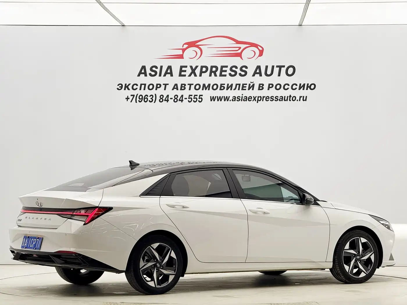 Hyundai Elantra 2022 1.5L CVT LUX Premium Edition фото 4
