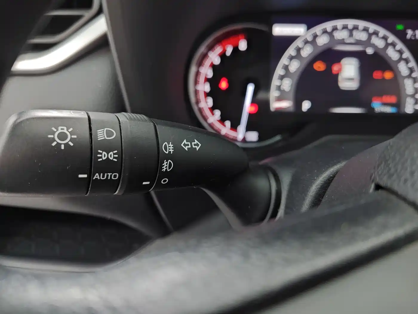 Toyota RAV4 Rongfang 2020 2.0L CVT 2WD Trend Edition фото 14