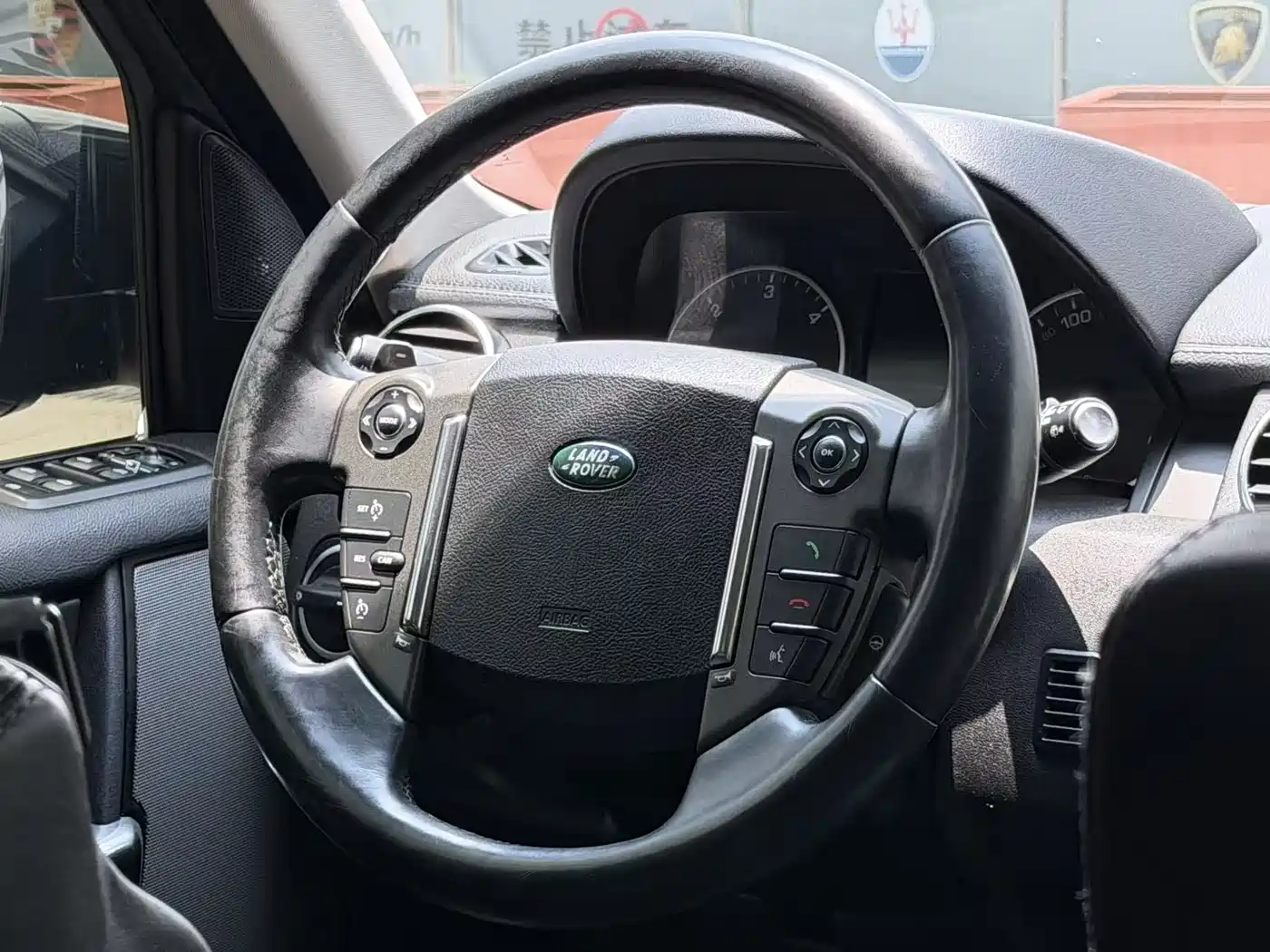 Land Rover Discovery 2013 3.0 SDV6 Black Premium Limited Edition фото 12