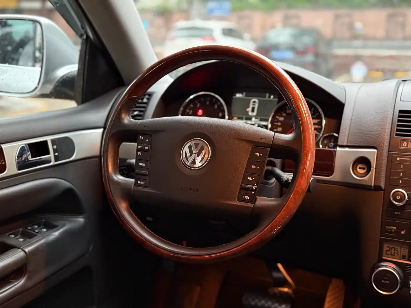 Volkswagen Touareg 2010 3.6 Limited Luxury Edition фото 16