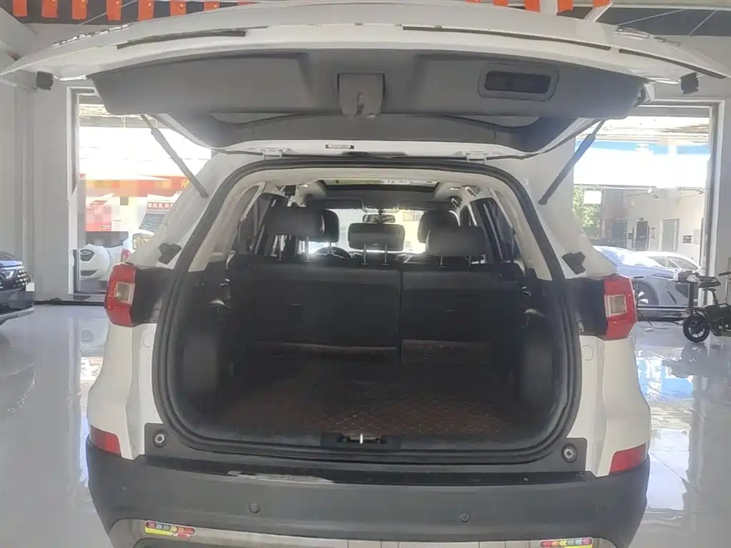 Фото 19 - Changan CS75
