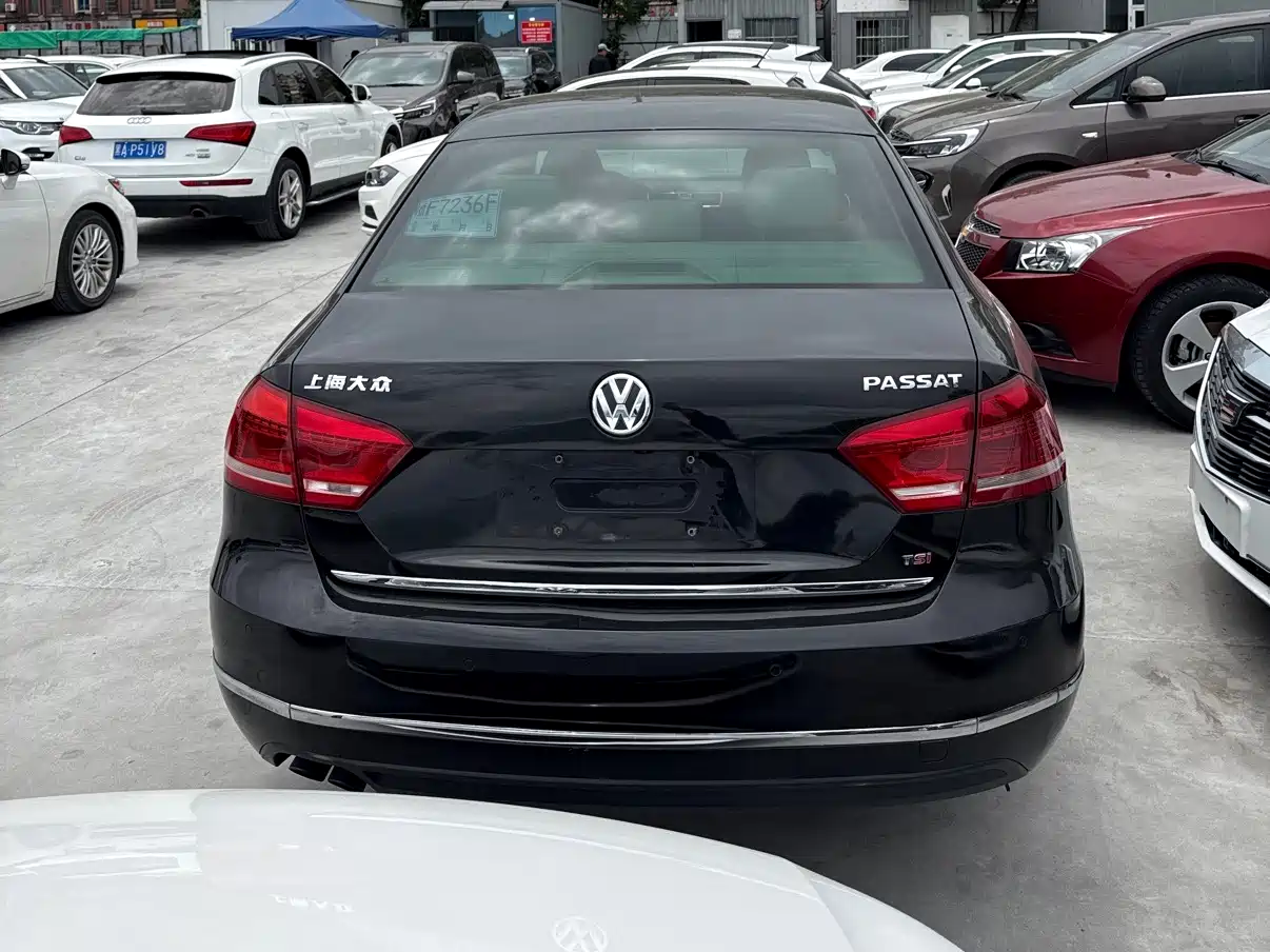 Volkswagen Passat 2014 1.8TSI DSG Executive Edition фото 4
