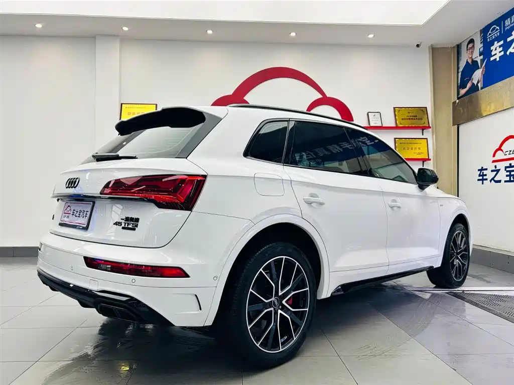 Audi Q5L 2024 Model 45 TFSI Luxury Dynamic фото 5