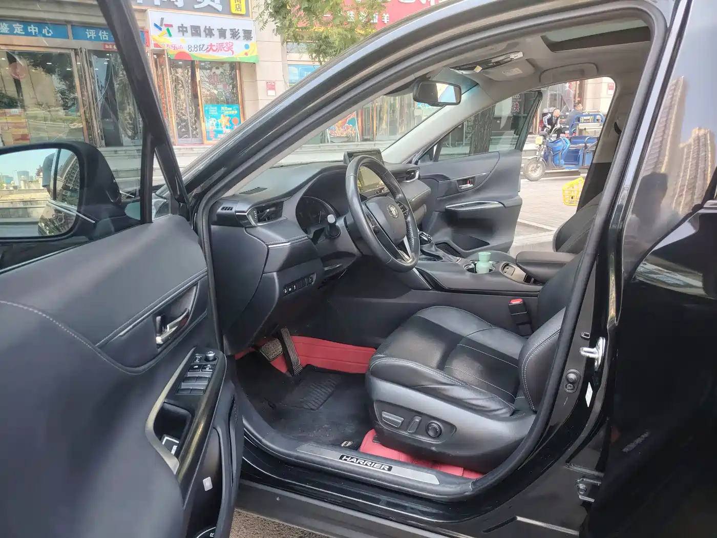 Toyota Lingfang HARRIER 2022 2.0L CVT 2WD Luxury Edition фото 18