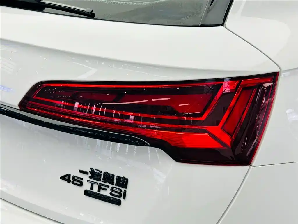 Audi Q5L 2024 Model 45 TFSI Luxury Dynamic фото 12