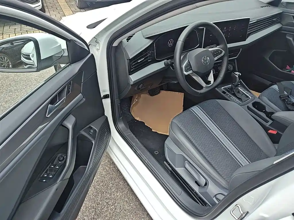 Volkswagen Sagitar 2025 200TSI DSG Flying Leap Edition фото 23