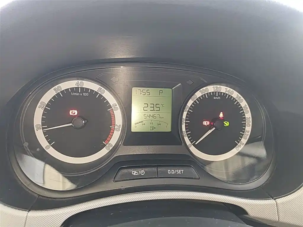 Škoda Fabia 2017 1.4L Auto Car Enjoy Edition фото 12
