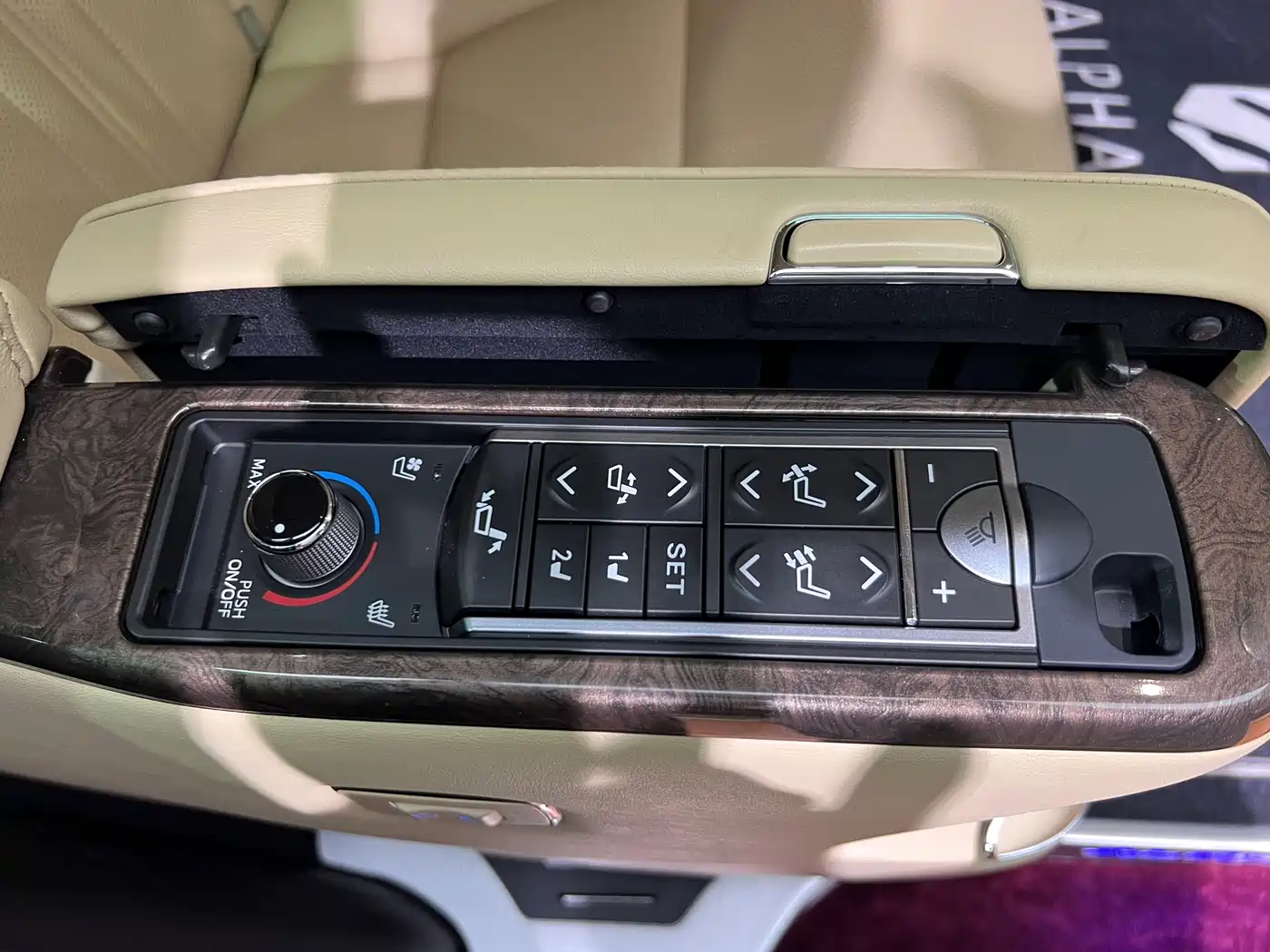 Toyota Alphard 2021 Hybrid 2.5L Ultimate фото 15