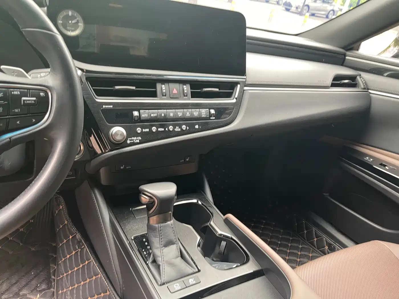 Lexus ES 2022 300h Excellence Edition фото 6