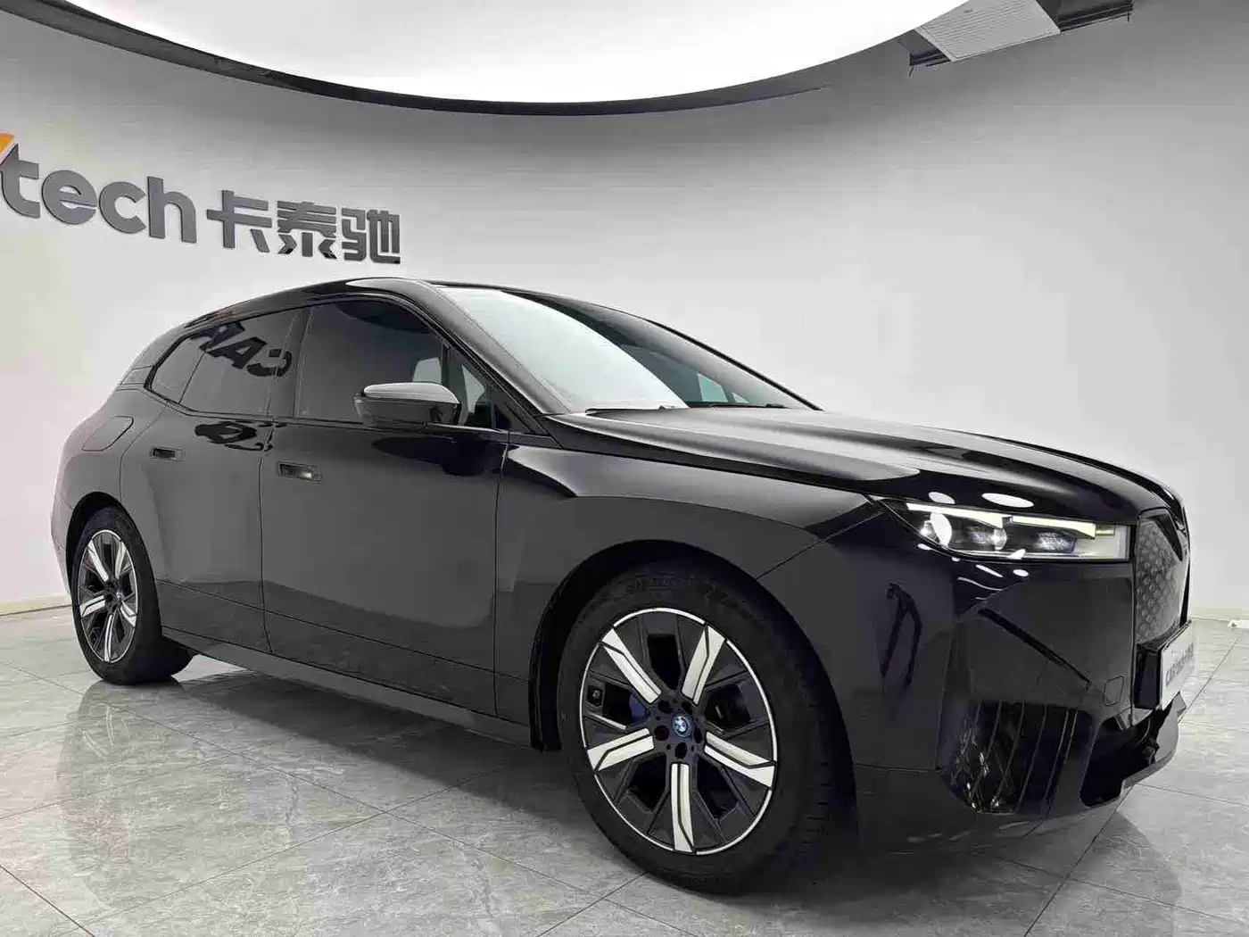 BMW iX 2023 xDrive40 фото 3