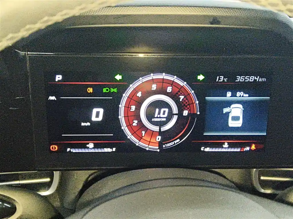 Hyundai Elantra 2021 1.5L CVT LUX Premium Edition фото 12